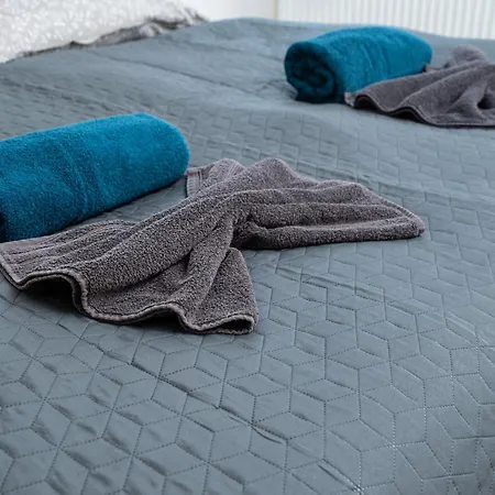 Apartamento Revliving Hollabrunn - 4 Schlafzimmer *