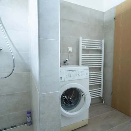 Revliving Hollabrunn - 4 Schlafzimmer Apartamento *